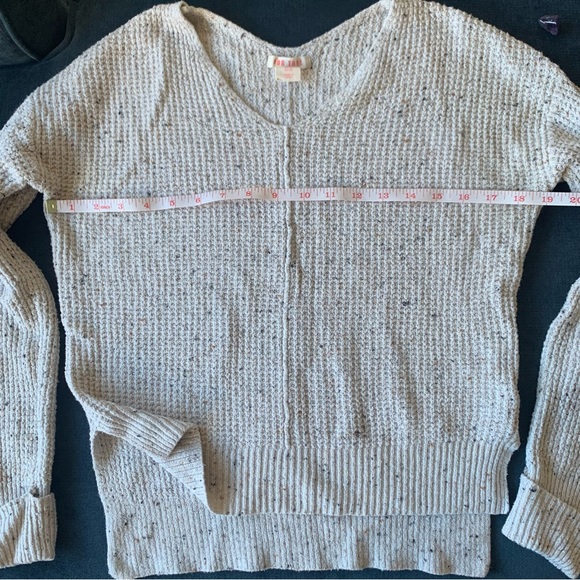 For Thee Cream colored V-neck sweater - Picture 6 of 7